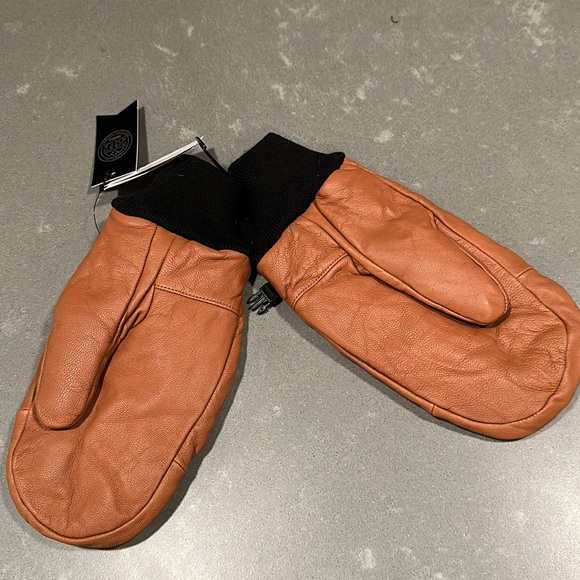 Thirtytwo valve mitt NWT - Picture 2 of 3